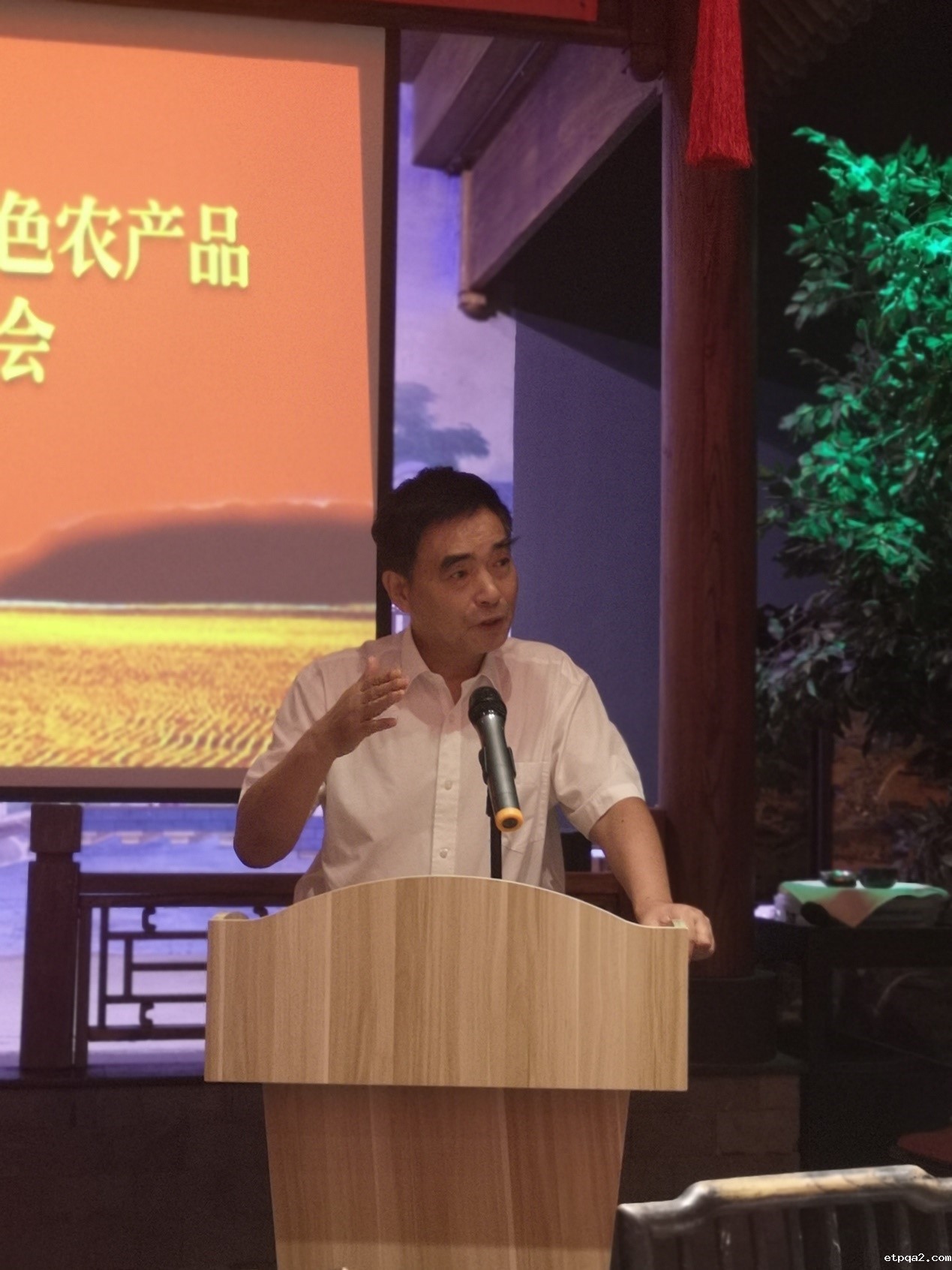 申占华应邀出席巴州和硕产区葡萄酒及特色农产品品鉴推介会