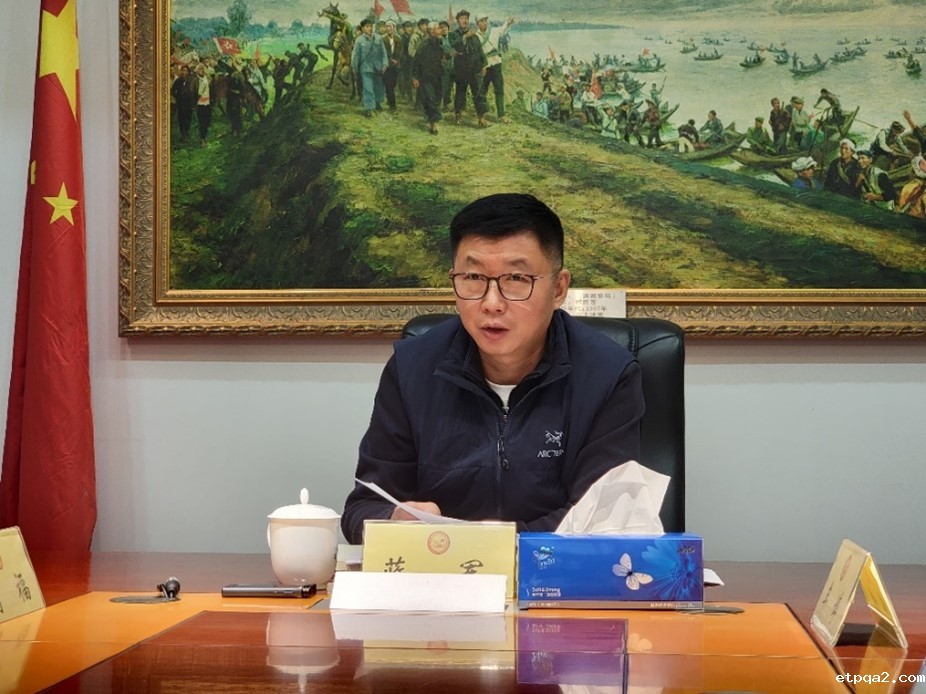 我会领导班子成员集体学习 传达学习中央经济工作会议精神