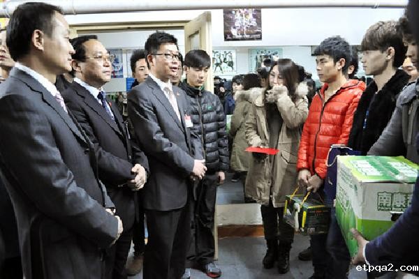 常务副会长蓝军看望北京晨怡多民族艺术团