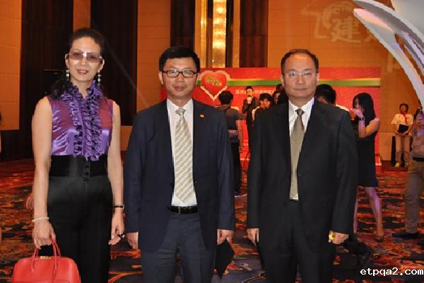 我会领导出席“盛满爱•建好厨房吃好饭”大型慈善晚宴