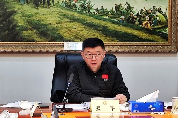 团结一致向前进 同舟共济好年景