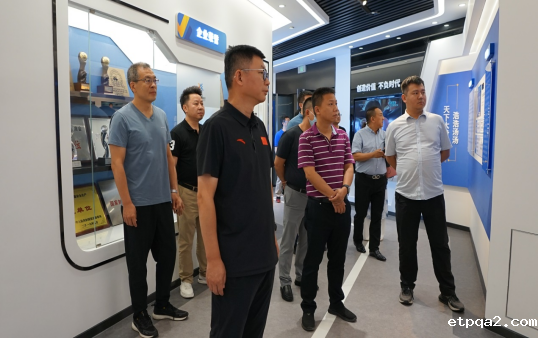 山茶花红重庆行丨领冠三峡 通达四海