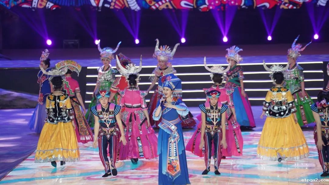 “同心圆梦·民族春晚”连续五年举办，彰显民族团结与文化自信的力量 | 民贸热评