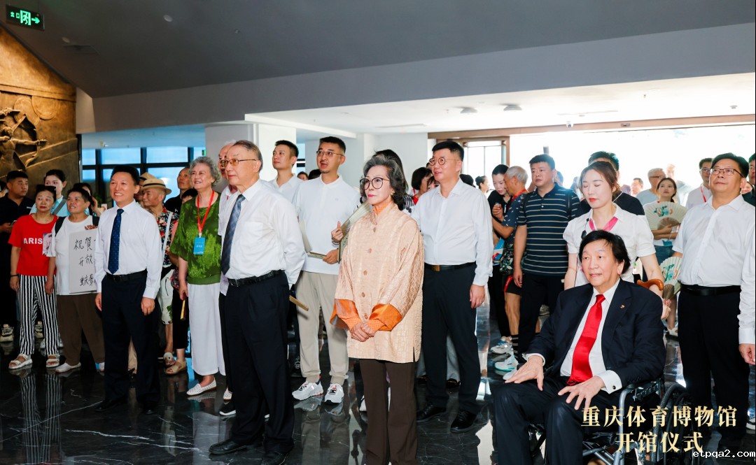 必威betway中文网页原会长、终身名誉会长贺黎明赴重庆调研——为重庆体育博物馆贺龙铜像揭幕并考察中国betway必威西汉数字经济创新基地等地